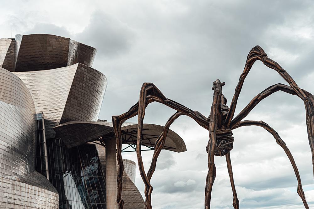 Ejemplos emblemáticos de la influencia gótica en la arquitectura contemporánea