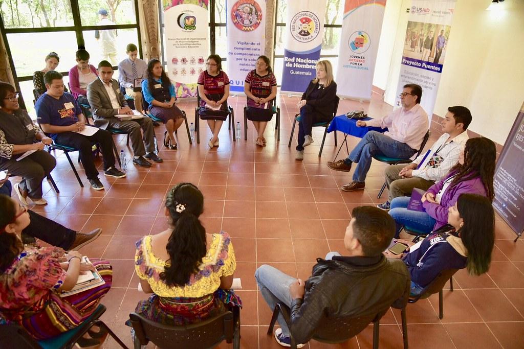 Involucrando⁤ a⁣ los jóvenes a ​través ⁢de la música y⁣ la liturgia