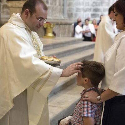 Cómo fomentar la vocación religiosa en los jóvenes