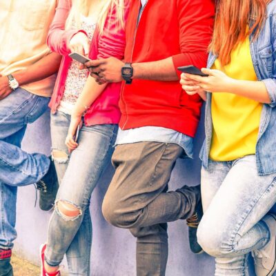 La importancia de la adoración eucarística en la vida juvenil