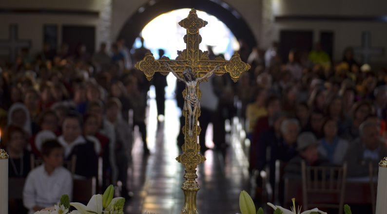 La evolución de los temas y símbolos católicos en la literatura mundial
