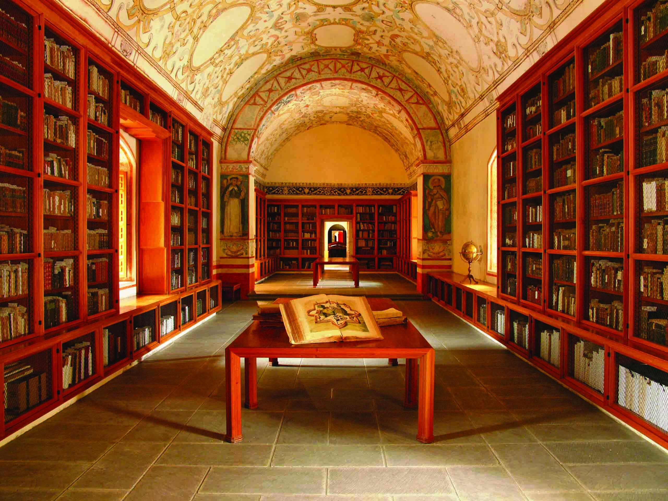 Explorando la riqueza cultural de las bibliotecas religiosas