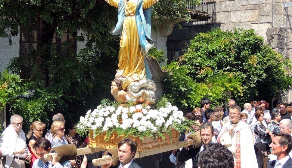 Celebraciones Religiosas y Tradiciones Arraigadas