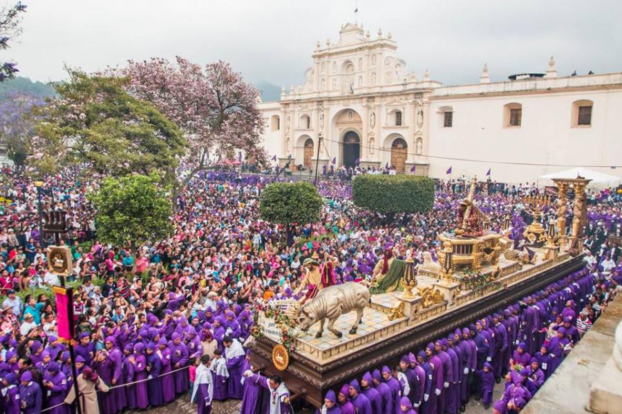 Impacto de las procesiones ⁣en la identidad cultural de una comunidad