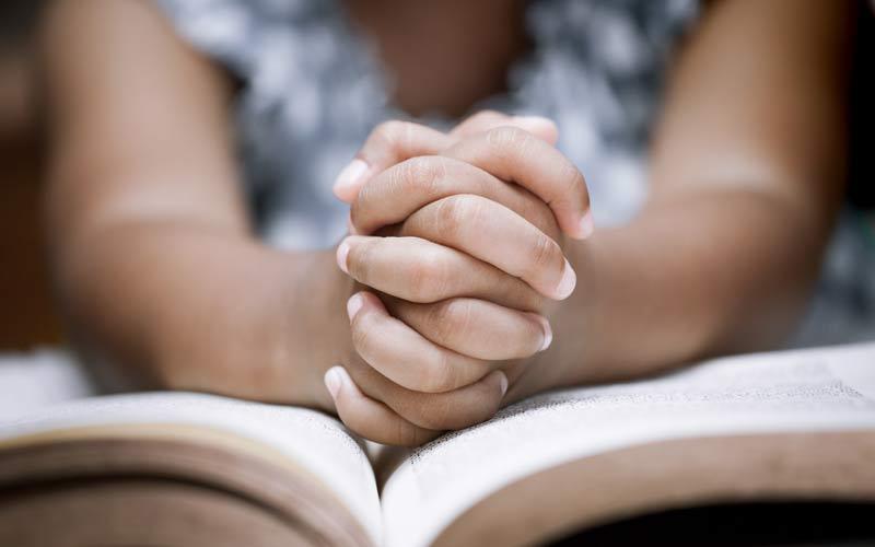 Consejos prácticos para fomentar la vida de oración en los jóvenes