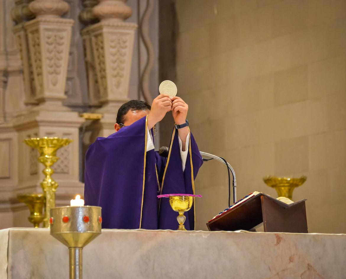 El rol espiritual del sacerdote ⁢en la comunidad