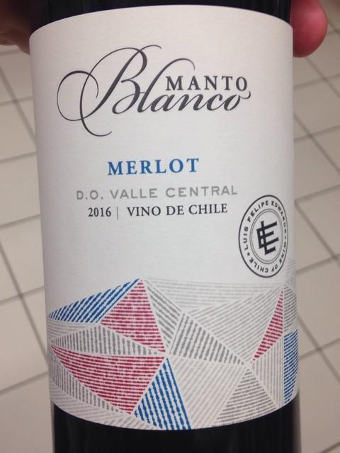 La‍ importancia del manto blanco y la vela encendida en ‍la iniciación ⁢cristiana