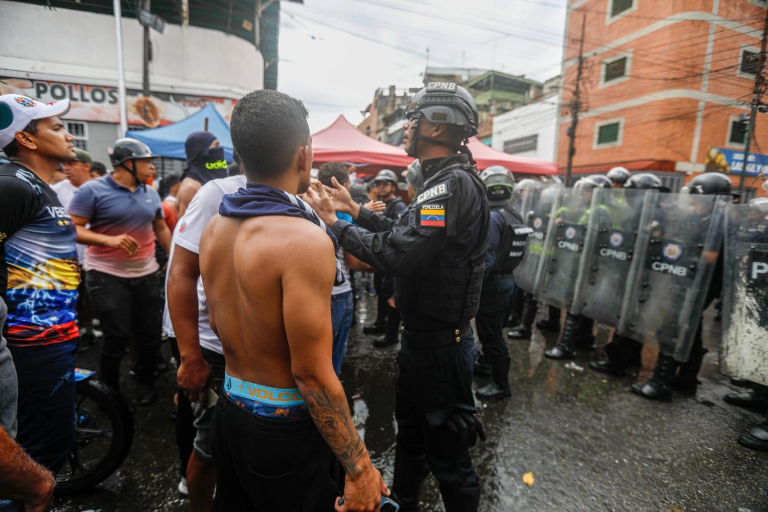 Venezuela rinde tributo a su patrona con coloridos desfiles y procesiones