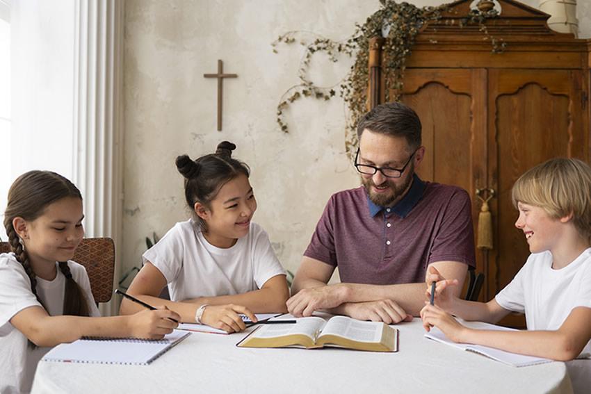 Incorporar enseñanzas religiosas en las actividades diarias