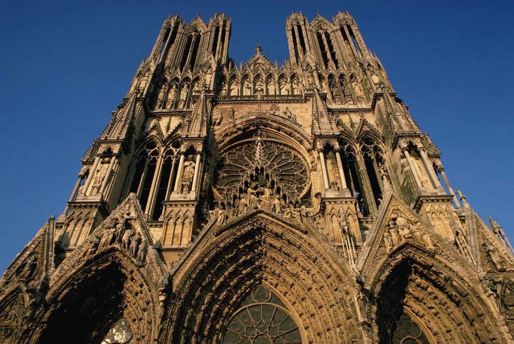 El impacto cultural de las catedrales góticas en la sociedad medieval