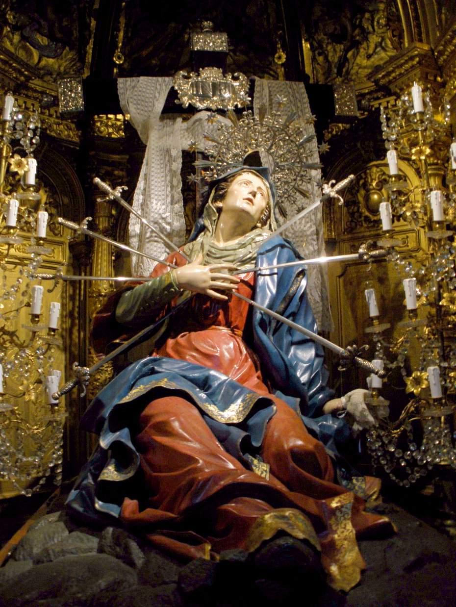 La procesión de la Virgen de los Dolores: un espectáculo de fe y devoción en las calles de Sevilla